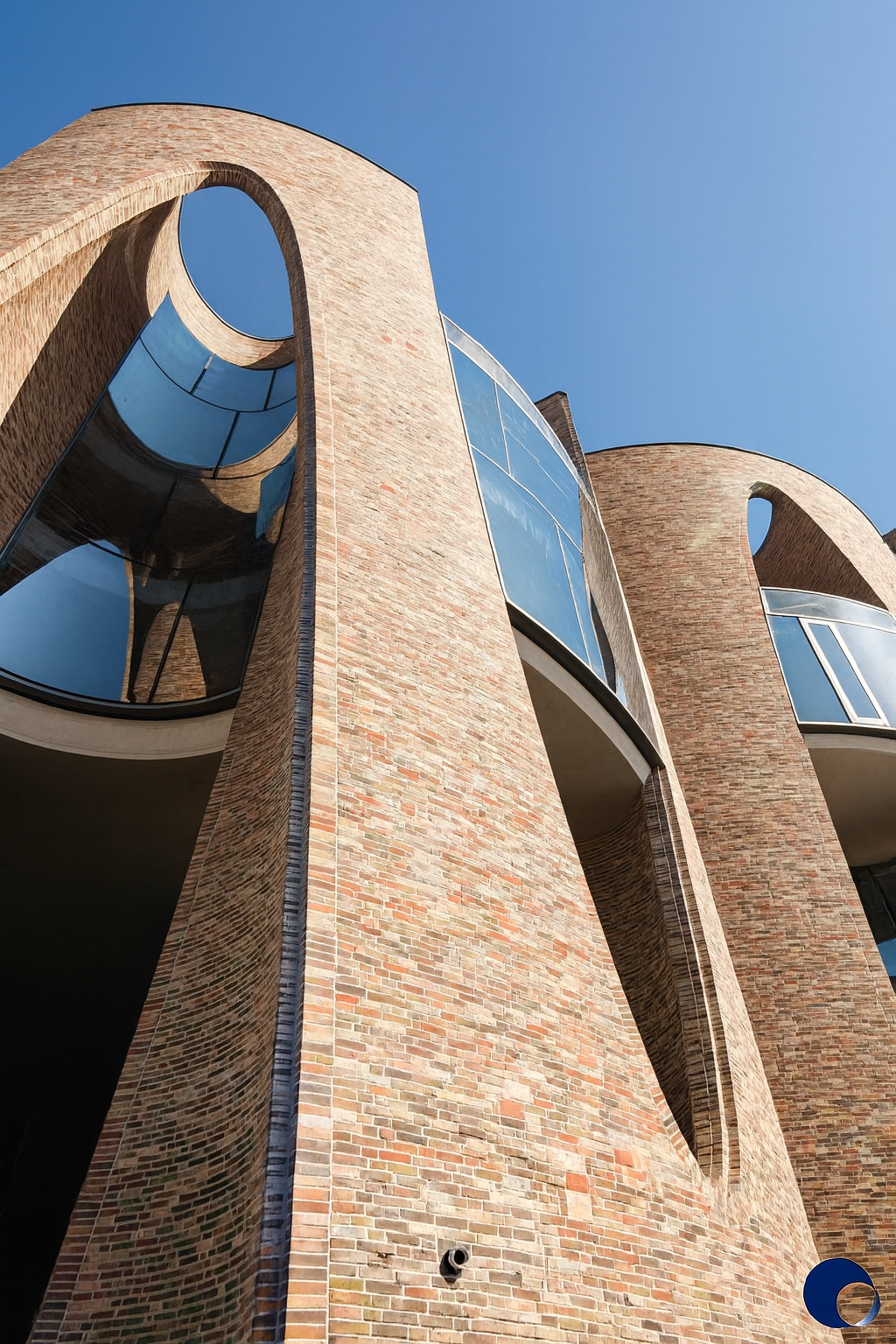 FJORDENHUS / SEBASTIAN BEHMANN WITH STUDIO OLAFUR ELIASSON