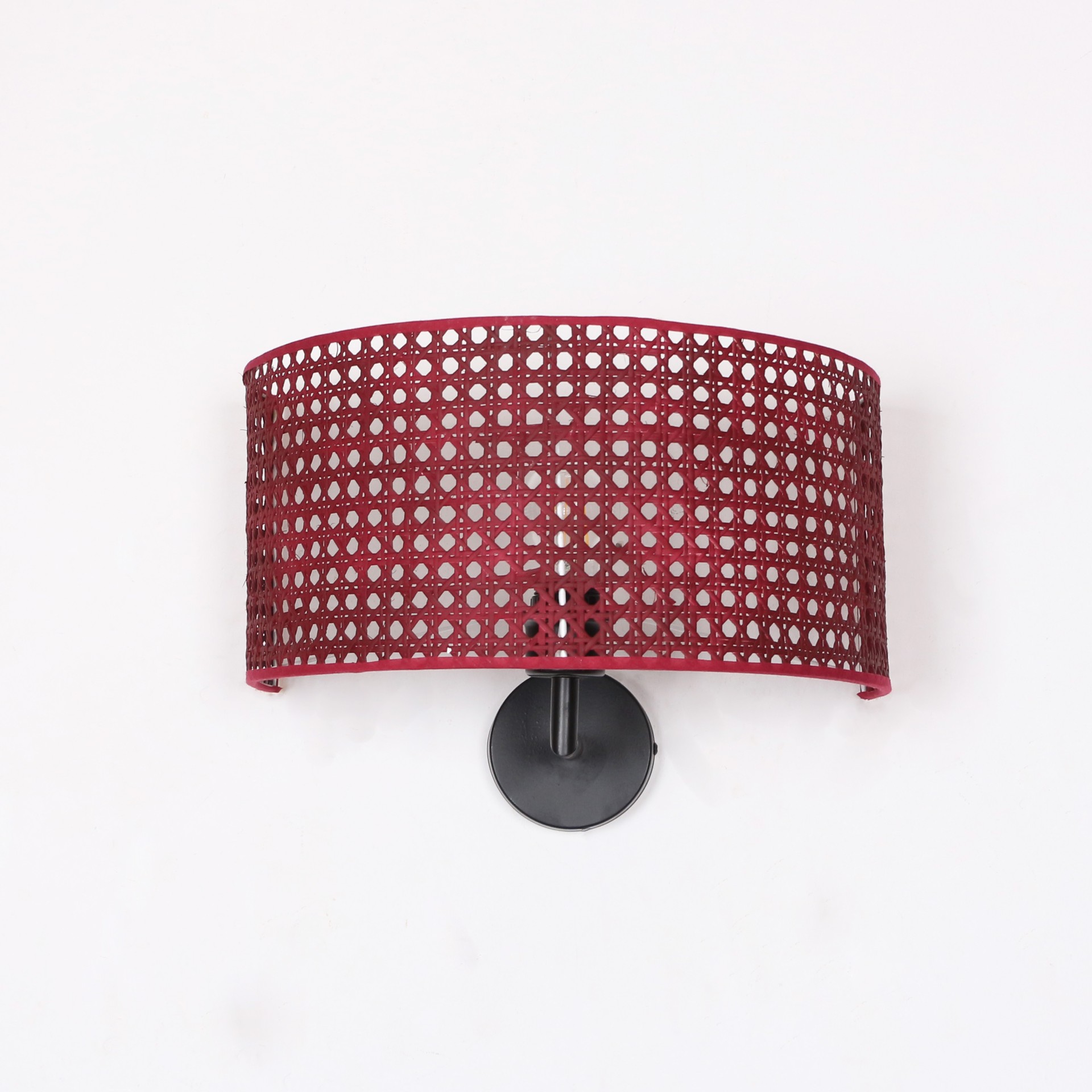 ECE Natural Burgundy Rattan Wall Sconce, 38x19 cm.